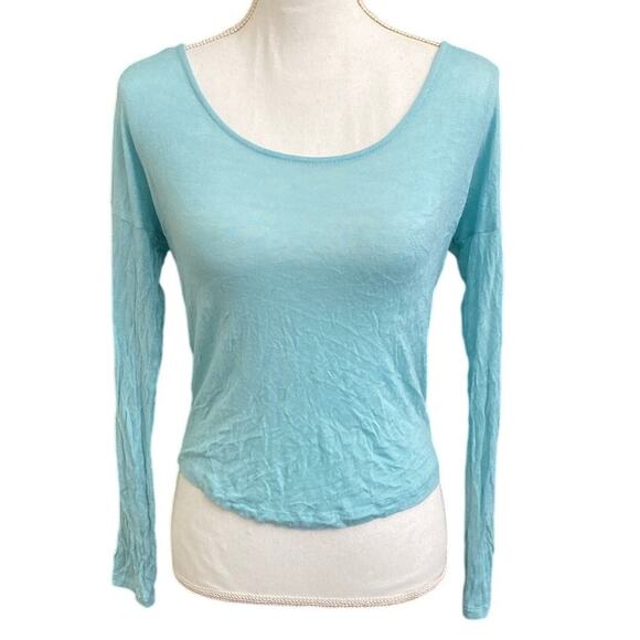 Light Blue Lightweight Long Sleeve Crop Top American Dream Size Small Cutout - Picture 2 of 7